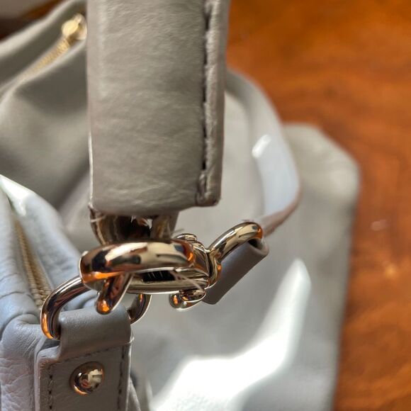 Kate spade/Gray Leather Women's shoulder/crossbody bag lots of pockets! - Picture 7 of 13